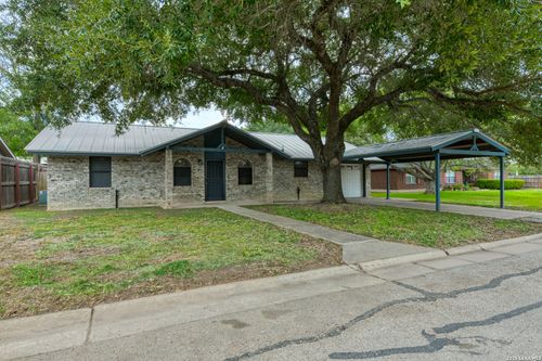 904 W West St, Stockdale, TX, 78160-5918 | Card Image