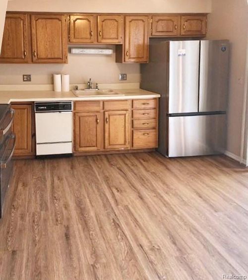 1042 Trevor Pl, Detroit, MI, 48207-3809 | Card Image