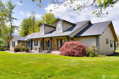 7492 Russell Rd, Concrete, WA, 98237-9322 | Card Image
