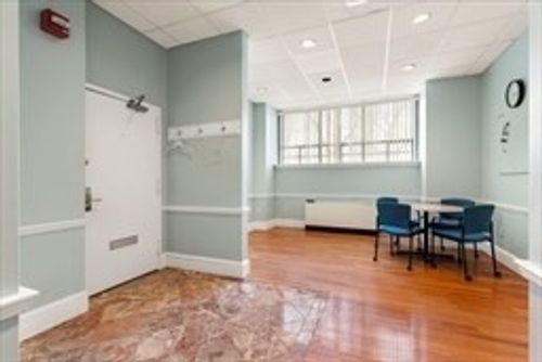 101s-2 Hawthorne Pl, Boston, MA, 02114-2343 | Card Image