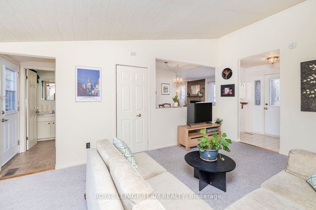 24 Ellery Cres, House other with 3 bedrooms, 2 bathrooms and 4 parking in Nepean ON | Image 9
