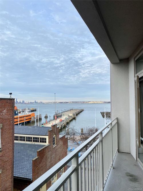 4j-90 Bay Street Landing, New York, NY, 10301 | Card Image