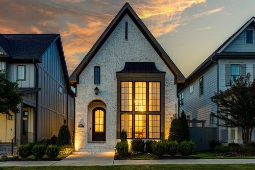 9423 Purbeck Ln, Ooltewah, TN, 37363-1711 | Card Image