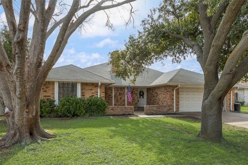 449 Meadowhill Dr, Benbrook, TX, 76126-4016 | Card Image