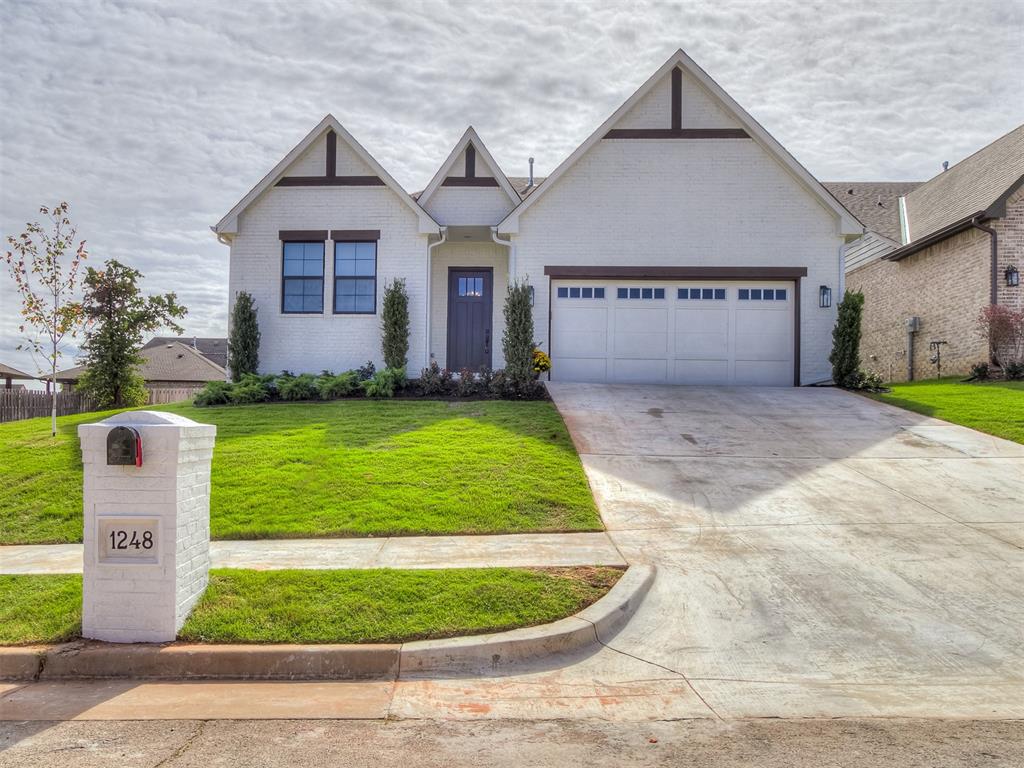 Chelham Ln, Edmond, OK 73034