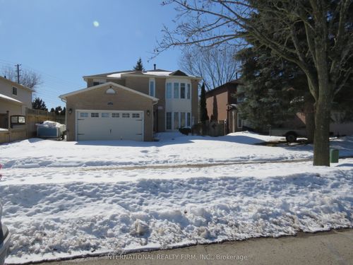 824 Crowells St, Oshawa, ON, L1K1X3 | Card Image