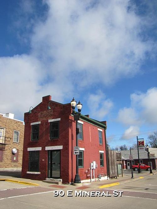 90 E Mineral St, Platteville, WI, 53818-2619 | Card Image