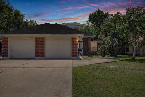 2910 Whisper Oaks Ln, Georgetown, TX, 78628-4200 | Card Image