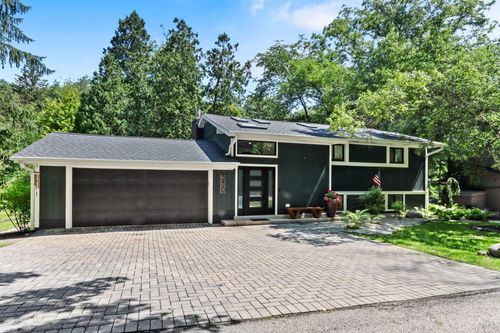 350 S Lower Gardens Rd, Fontana, WI, 53125-1101 | Card Image
