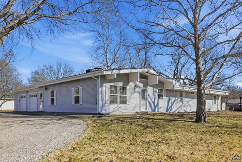 700 Sunset Dr, Osage City, KS, 66523-1556 | Card Image
