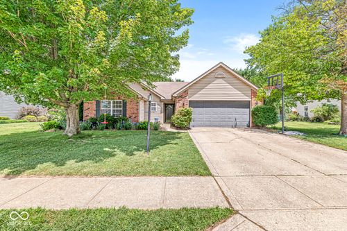 577 Austrian Way, Avon, IN, 46123-7460 | Card Image