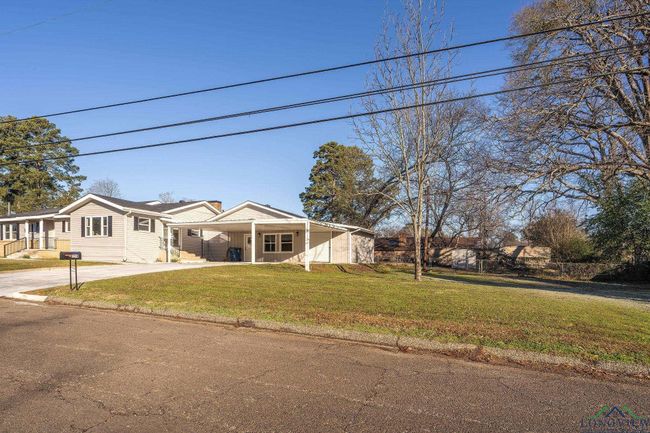 2210 E Harold St, House other with 4 bedrooms, 2 bathrooms and null parking in Gladewater TX | Image 6