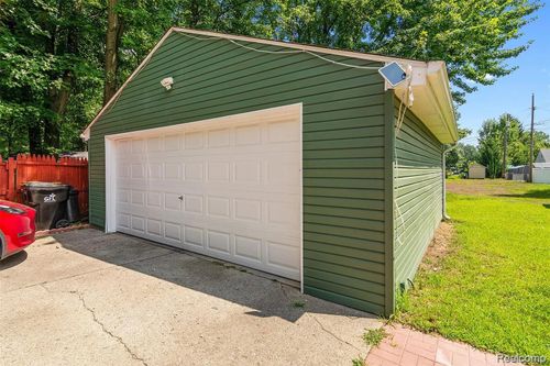 21456 Flanders St, Farmington Hills, MI, 48335-5336 | Card Image