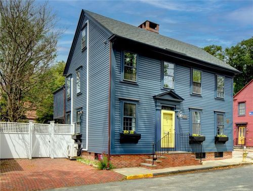 42 2nd St, Newport, RI, 02840-2419 | Card Image