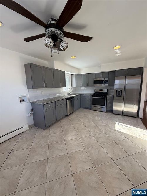 25 Maple St, Little Ferry, NJ, 07643-1806 | Card Image