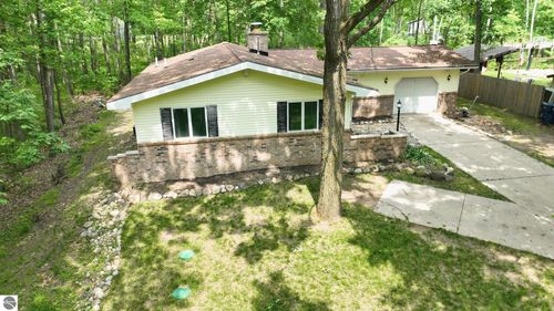 1207 Queens Way, Lake Isabella, MI, 48893 | Card Image