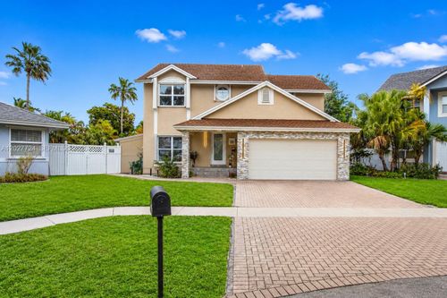 1051 Sw 95th Ter, Pembroke Pines, FL, 33025-3669 | Card Image