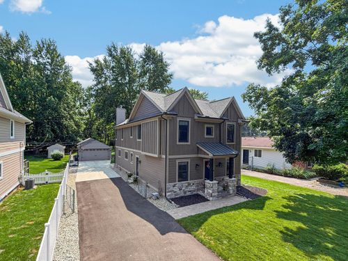 220 Red Oak Ln, Rochester Hills, MI, 48307-1548 | Card Image