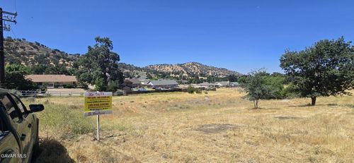17701 Bold Venture Dr, Tehachapi, CA, 93561-5330 | Card Image