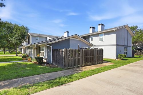 612 Ridgeline Dr, Hurst, TX, 76053-4733 | Card Image