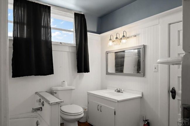 Upper Level Bathroom | Image 31