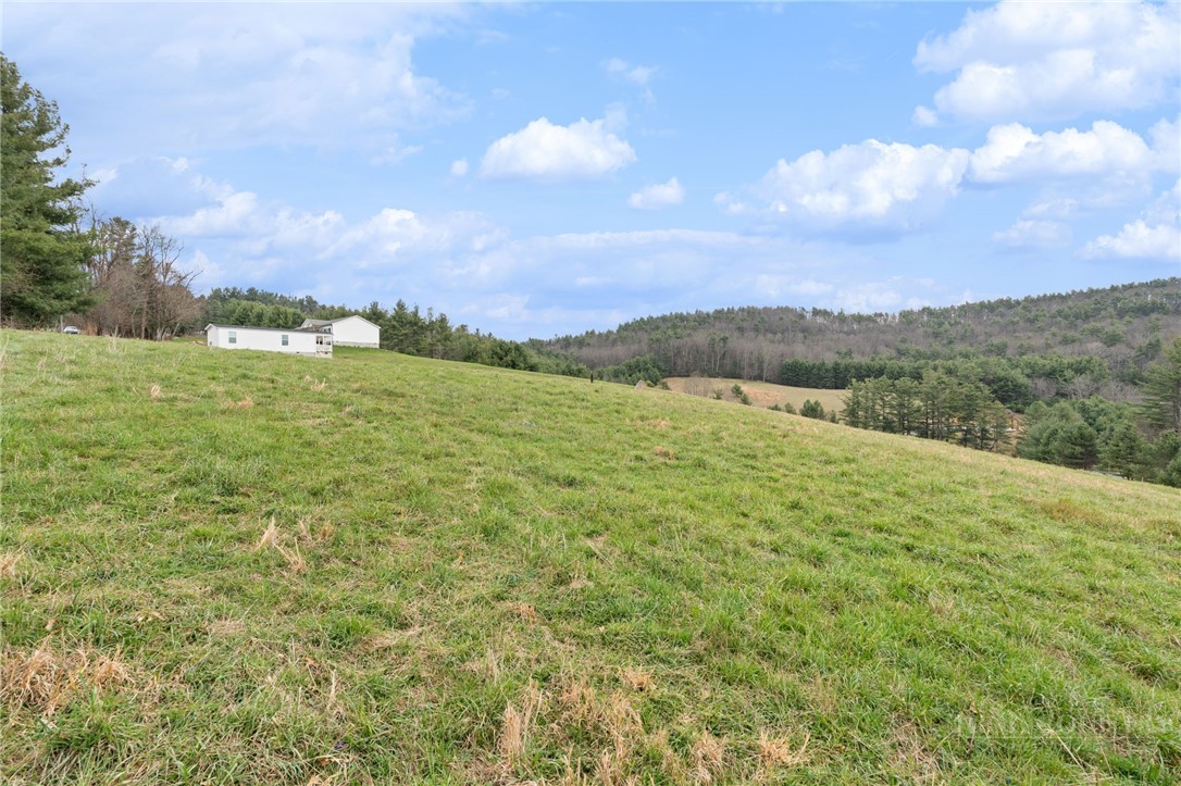 Land in Deep Gap 4