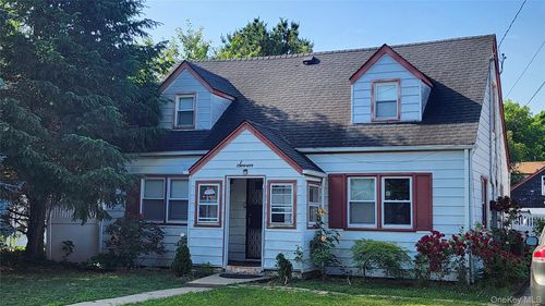 7 Walters Ave, Syosset, NY, 11791-3701 | Card Image