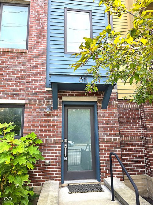 611 E 11th St, Indianapolis, IN, 46202-2727 | Card Image