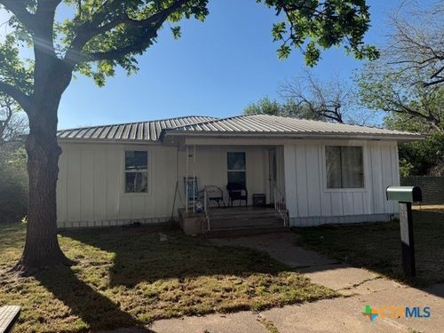 612 Schwab Street, Yoakum, TX, 77995 | Card Image