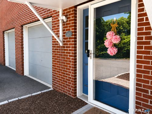 385-385 Unquowa Rd, Fairfield, CT, 06824-5028 | Card Image