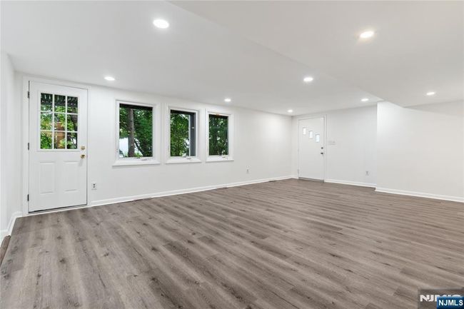 79 State Rt 5, Home with 2 bedrooms, 1 bathrooms and null parking in Edgewater NJ | Image 6