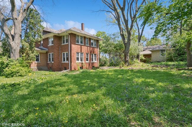 1005 Division St, House other with 6 bedrooms, 2 bathrooms and 2 parking in Lisle IL | Image 5