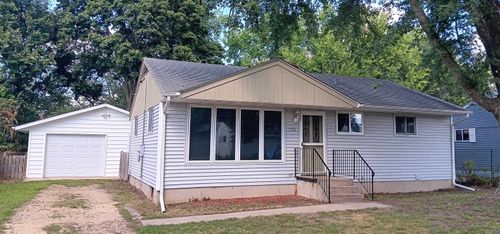 1106 Colonial Dr, Machesney Park, IL, 61115-3806 | Card Image