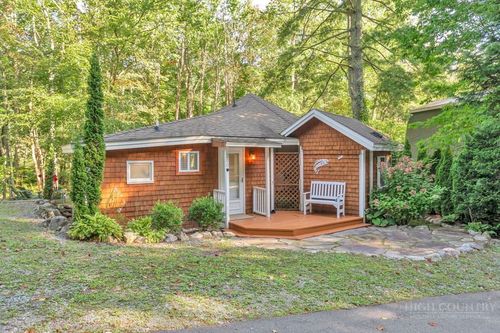 200 River Road 2, Banner Elk, NC, 28604-8676 | Card Image