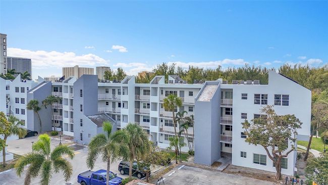 APT-401D - 2860 Ne 14 Th Street Cswy, Condo with 2 bedrooms, 2 bathrooms and null parking in Pompano Beach FL | Image 47