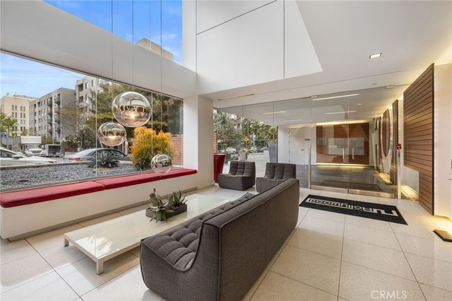 No need to drive when Hollywood Blvd and Highland are just steps away | Image 5