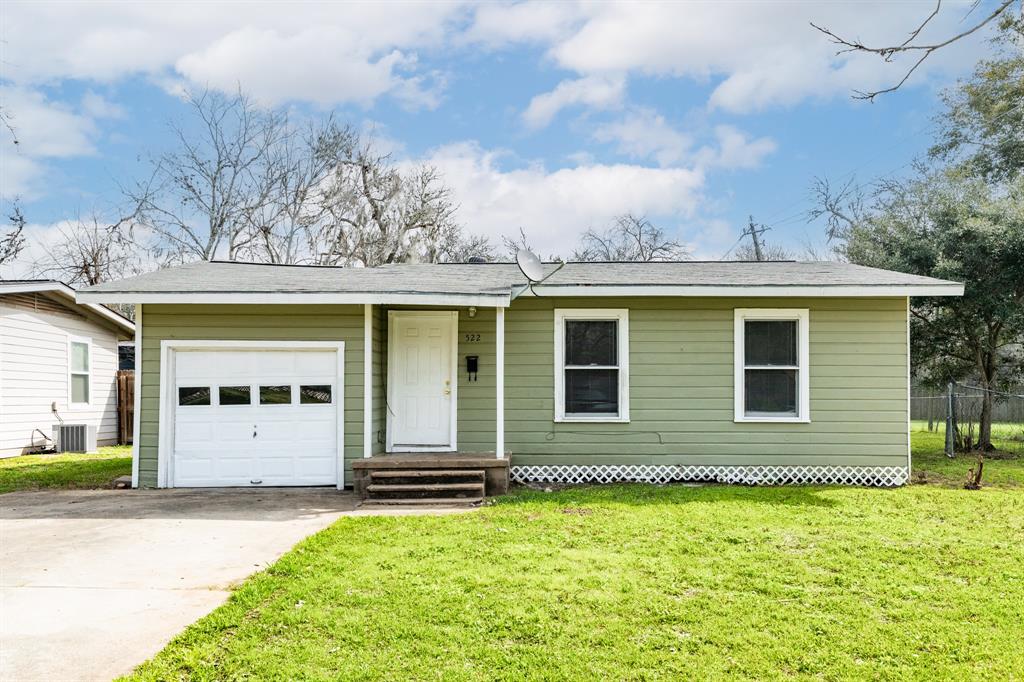 Elm St, Lake Jackson, TX 77566
