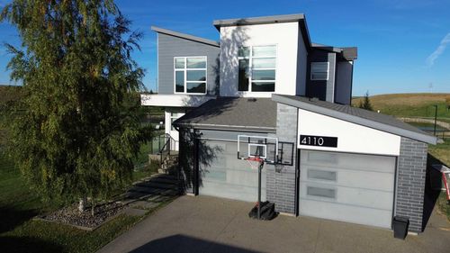 {{alt}} | Card Image