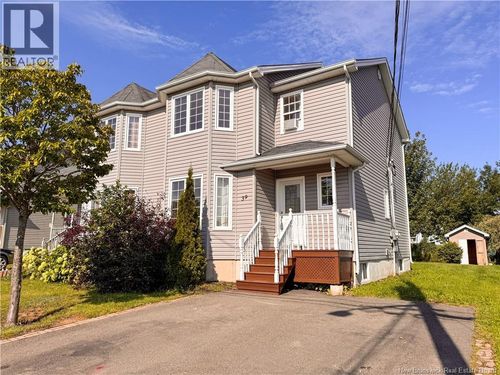 39 Christopher Cres, Moncton, NB, E1G0A4 | Card Image