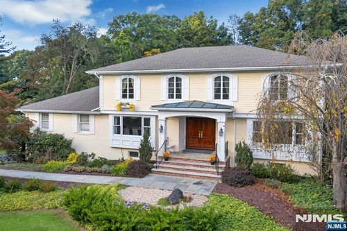 23 Ranch Rd, Upper Saddle River, NJ, 07458-1743 | Card Image