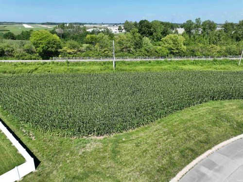 70 W Falcon Pointe Ct, Muncie, IN, 47304 | Card Image