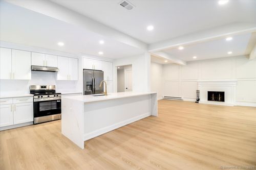 b-929 Heritage Vlg, Southbury, CT, 06488-1342 | Card Image