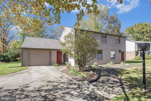 4048 Friends Ln, PLYMOUTH MEETING, PA, 19462-1504 | Card Image