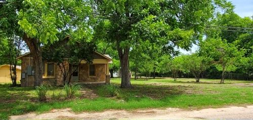 418 N 4th St W, Clyde, TX, 79510-3642 | Card Image