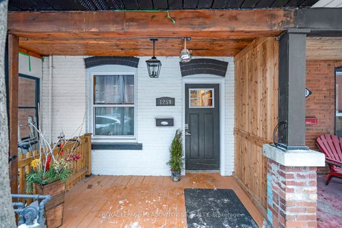 1259 Davenport Rd, Toronto, ON, M6H2H2 | Card Image