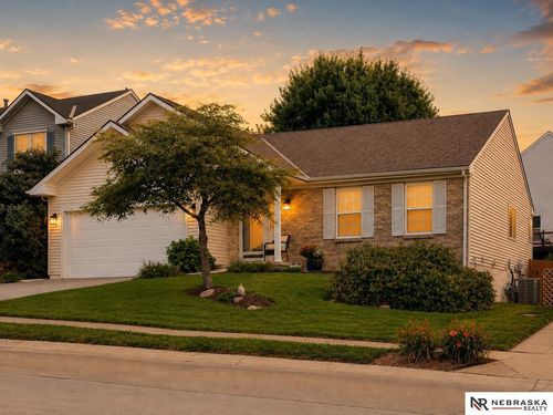16332 Erskine St, Omaha, NE, 68116-2525 | Card Image
