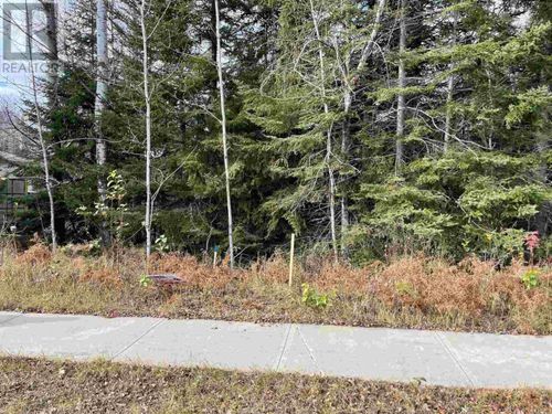 837 Hodder Ave, Thunder Bay, ON, P7A1W3 | Card Image