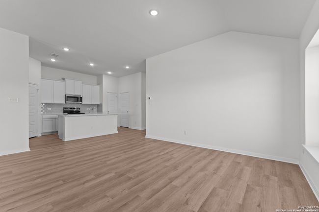 116 Cheyenne Dr, House other with 3 bedrooms, 2 bathrooms and null parking in Floresville TX | Image 5