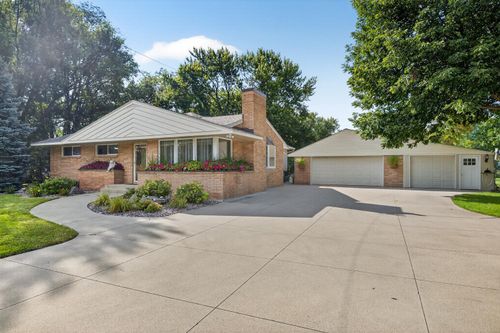 1903 16th Ave Sw, Austin, MN, 55912-4703 | Card Image