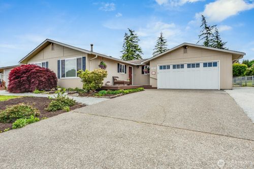 1068 Vista Del Monte St, Camano Island, WA, 98282-7237 | Card Image